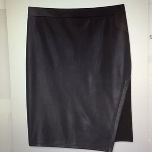 M (18-20) universal standard mosman leatherette